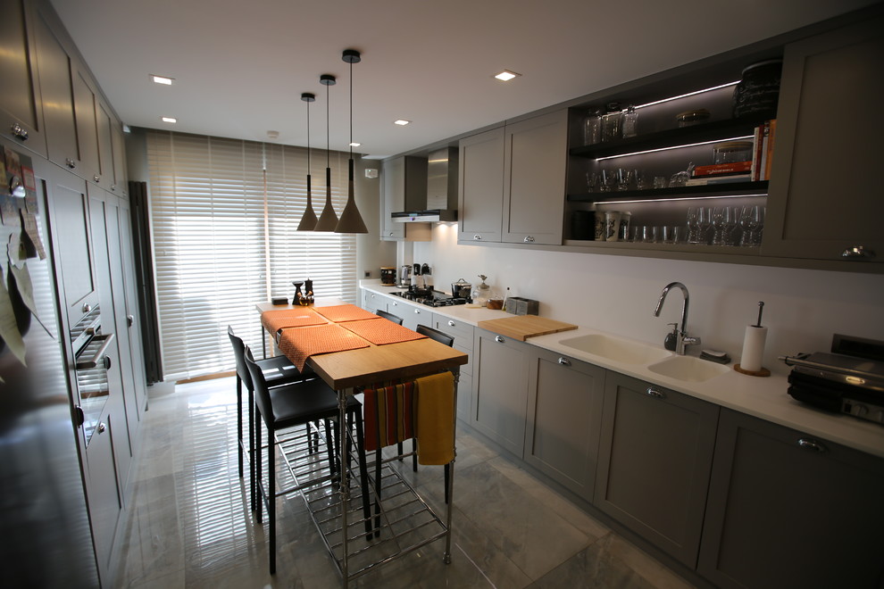 Kitchen - transitional kitchen idea
