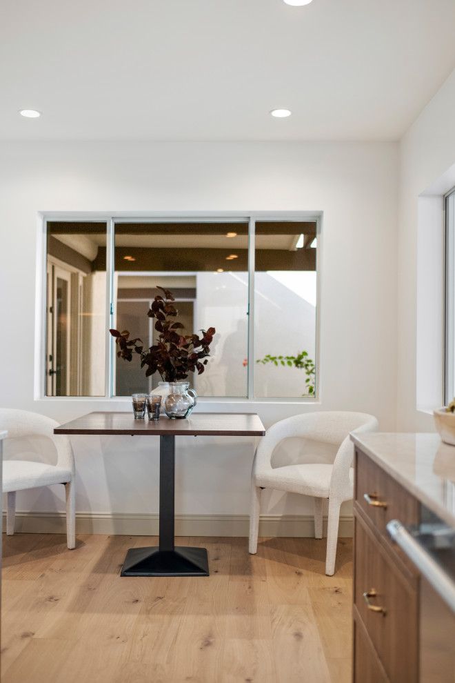 Transitional kitchen photo in Phoenix