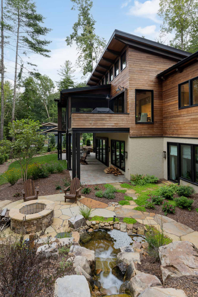 Mid-sized transitional patio photo