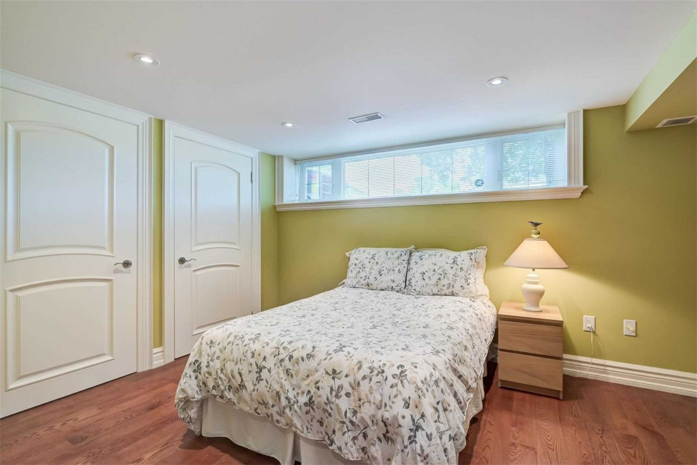 Example of a transitional home design design in Toronto