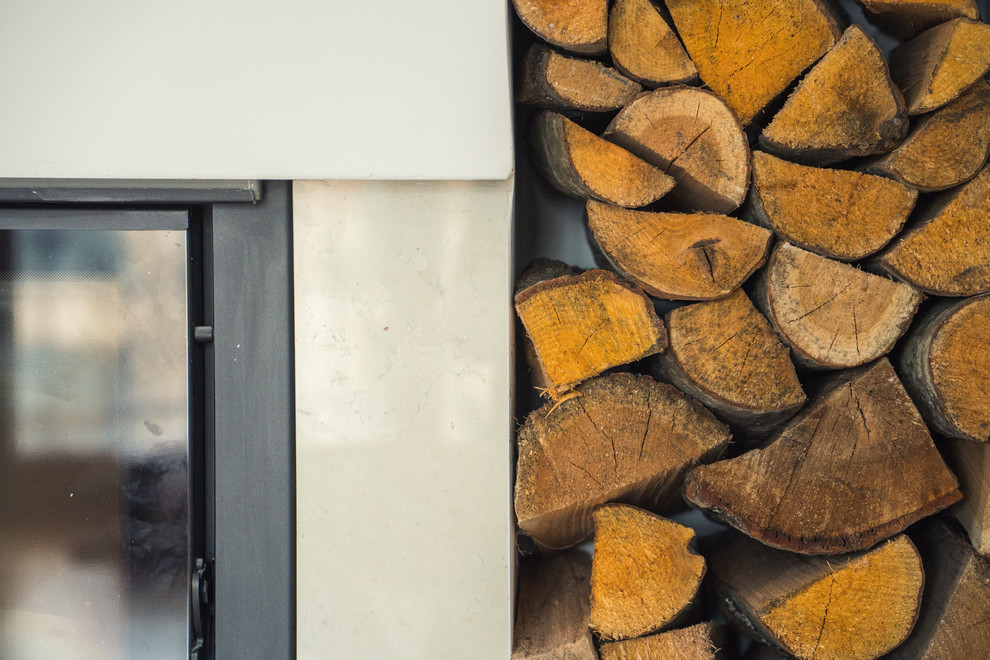 Небольшая квартира-студия с камином