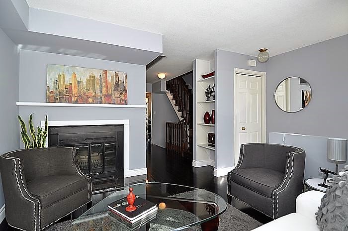 Inspiration for a transitional home design remodel in Toronto