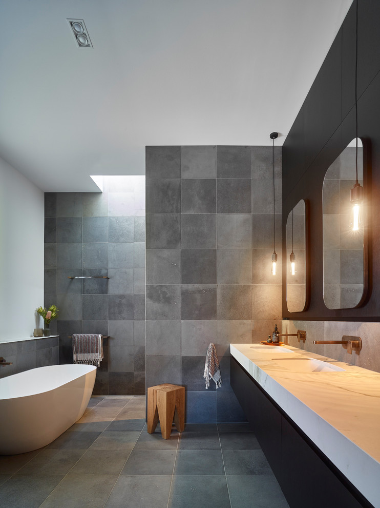 Photo of a mid-sized contemporary master bathroom in Brisbane.
