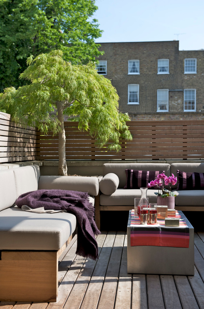 This is an example of a contemporary patio in London.