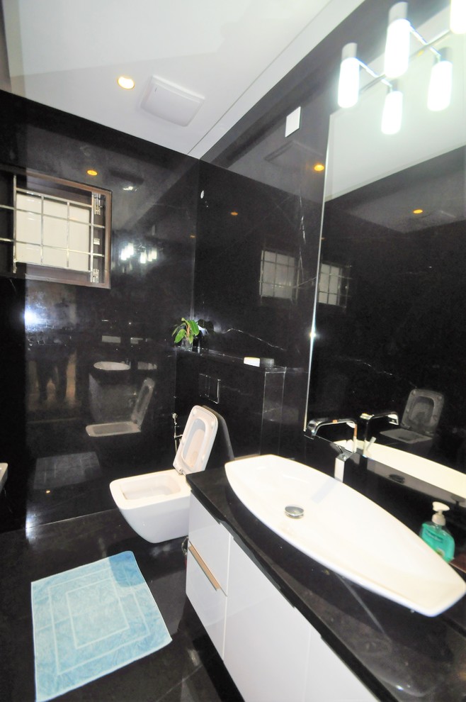 バンガロールにあるコンテンポラリースタイルのおしゃれな浴室の写真