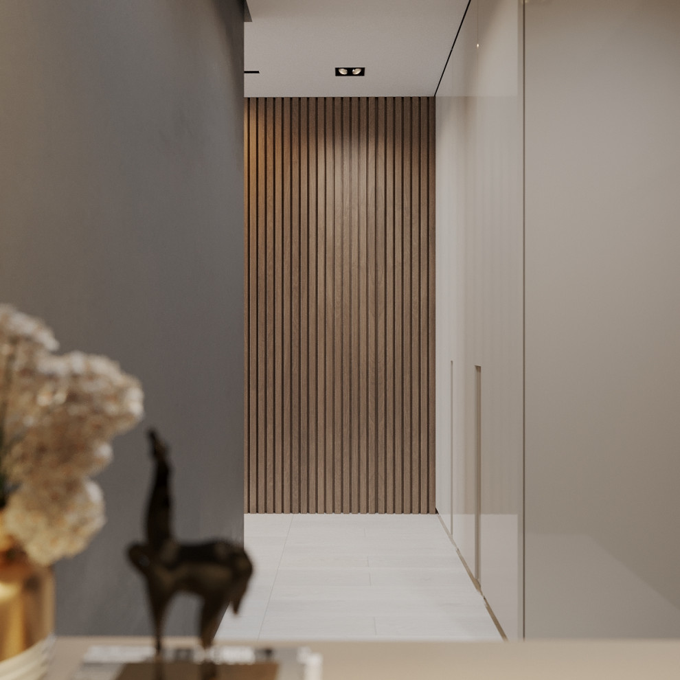 Foto di un corridoio minimal di medie dimensioni con pareti grigie, pavimento in vinile, una porta singola, una porta grigia, pavimento beige e pannellatura
