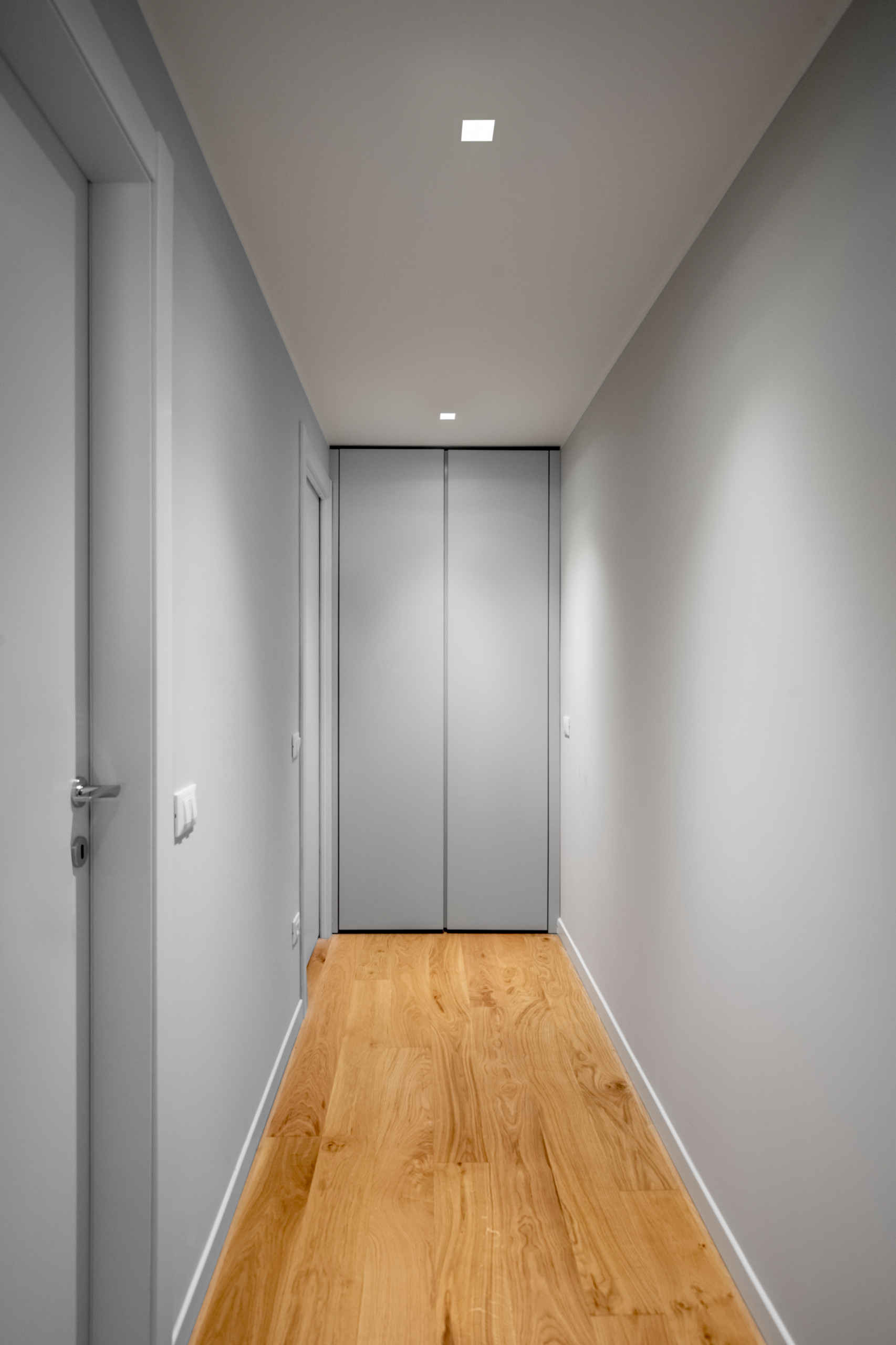 Equilibrio contemporaneo tra materia, luce e colore