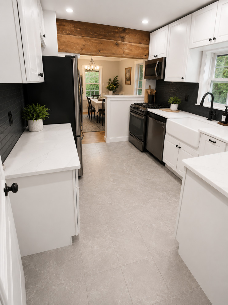 Jackson / Modern Black & White Kitchen