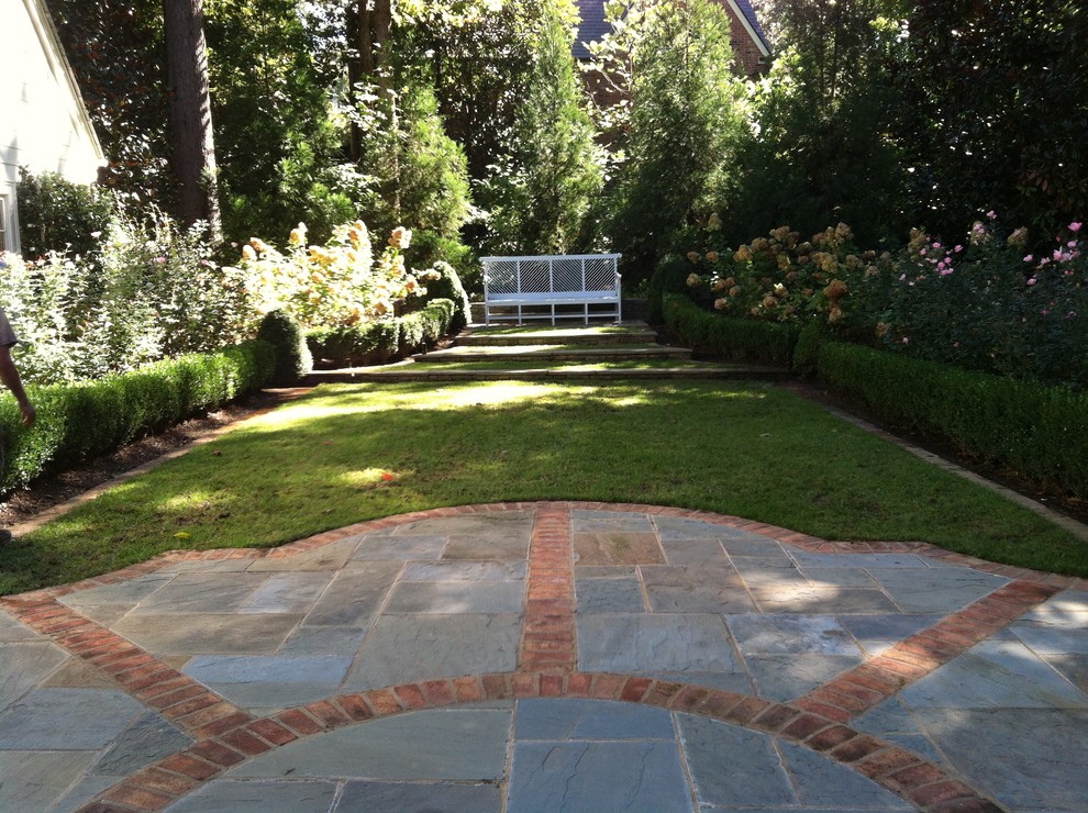 Design ideas for a traditional landscaping in Atlanta.