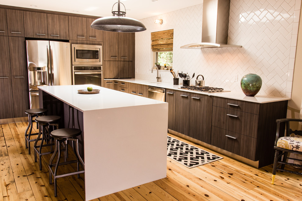 Inspiration for a mid-sized transitional l-shaped eat-in kitchen in Other with quartz benchtops, an undermount sink, flat-panel cabinets, dark wood cabinets, white splashback, ceramic splashback, stainless steel appliances, medium hardwood floors and with island.