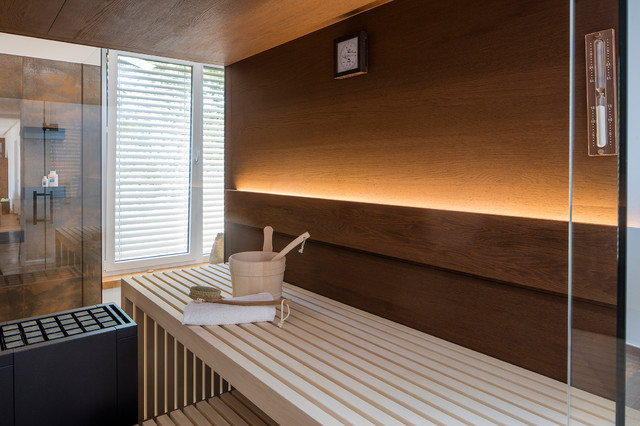 Individuelle Sauna: helle Espe, kombiniert mit dunkler Thermo-Eiche -  Contemporary - Bremen - by corso sauna manufaktur gmbh | Houzz IE