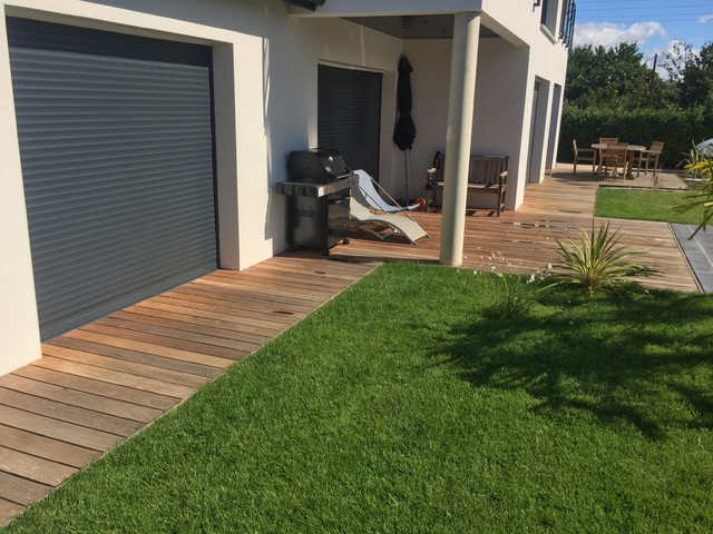 Terrasse et poolhouse S &agrave; Plaisance du Touch contemporary-deck