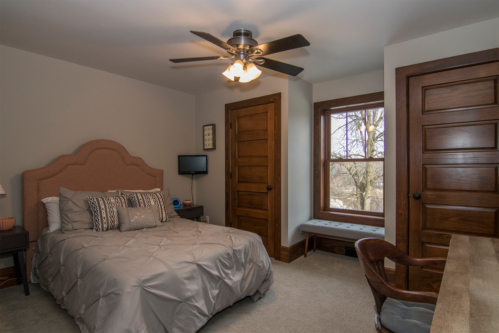 Photo of a mid-sized country guest bedroom in Milwaukee with white walls, carpet and grey floor.