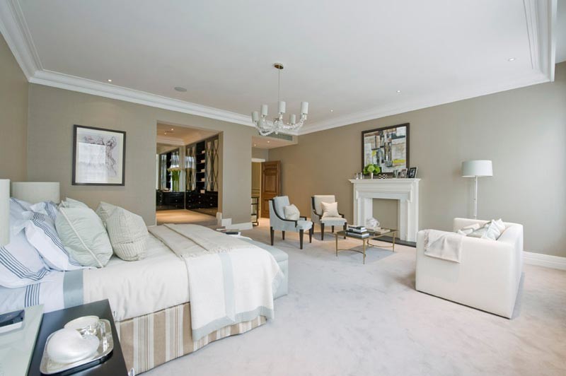 Design ideas for an expansive traditional master bedroom in London with grey walls and carpet.