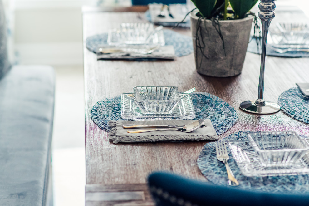 Inspiration for a transitional home design remodel in Toronto