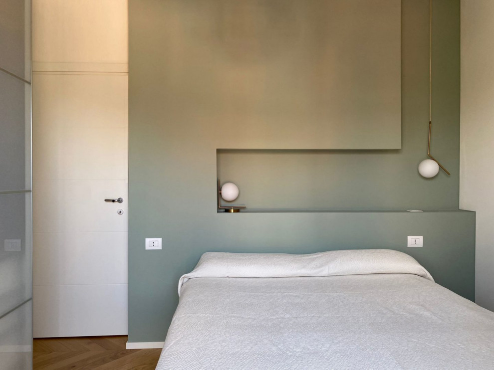 Inspiration for a modern bedroom in Bologna.