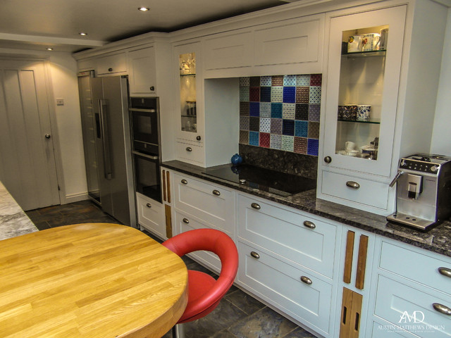 Colourful Kitchen with Patchwork Backsplash eclectico-cocina
