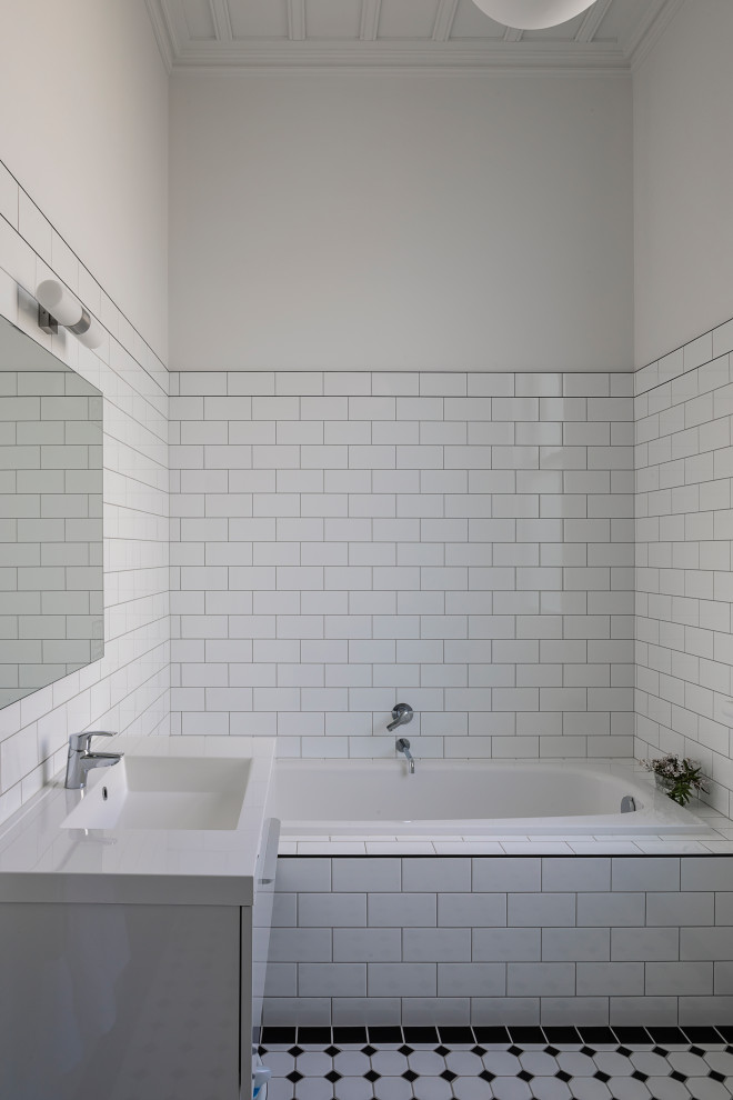 This is an example of a traditional bathroom in Auckland.