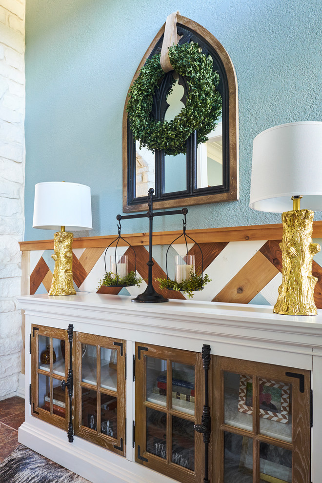 Example of a mountain style home design design in Dallas