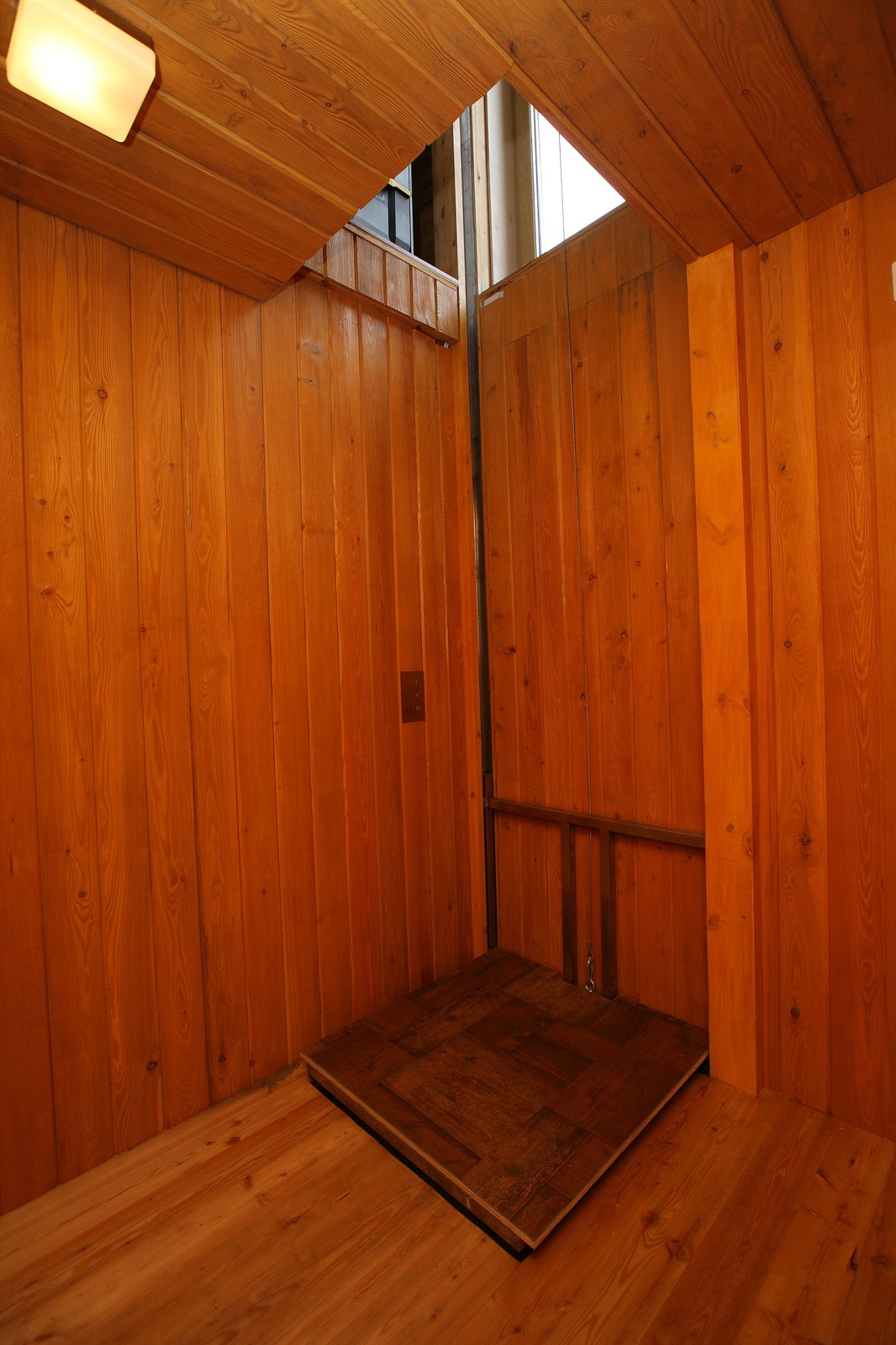 Не обычная архитектура Красноярска - дом на берегу Енисея