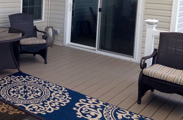 Everlasting Comfort Deck contemporaneo-terraza-y-balcon