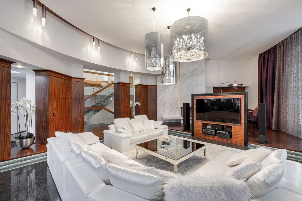 Дом с бассейном