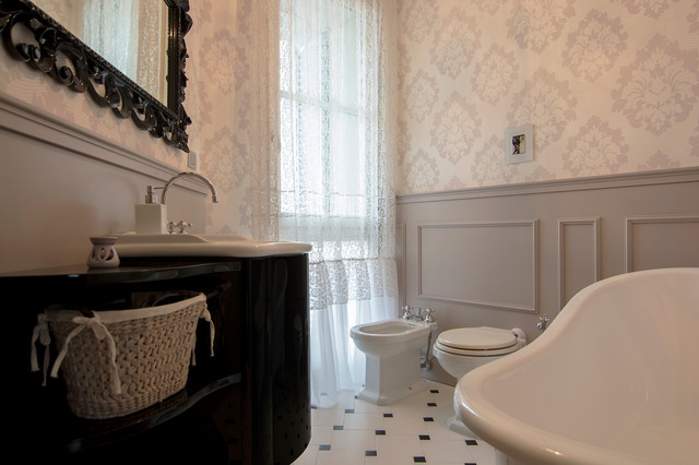 Transitional Chic contemporary-badrum