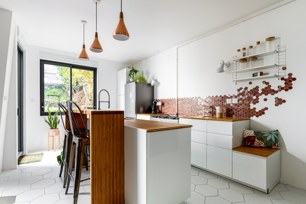 Inspiration for an eclectic kitchen remodel in Paris