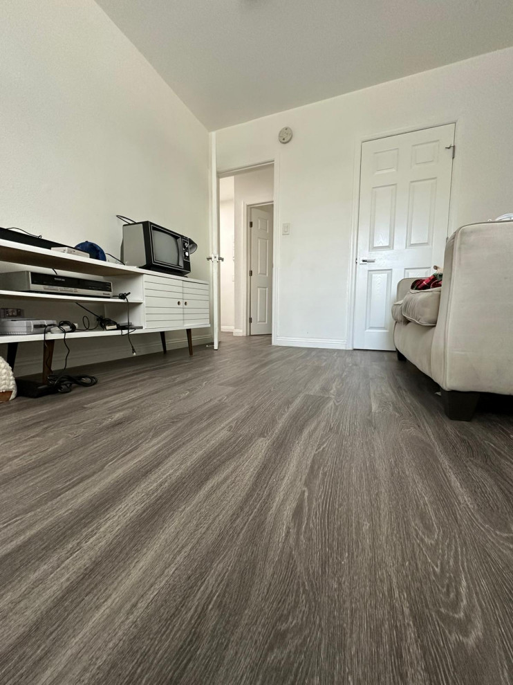 Vinyl Planks & Baseboards