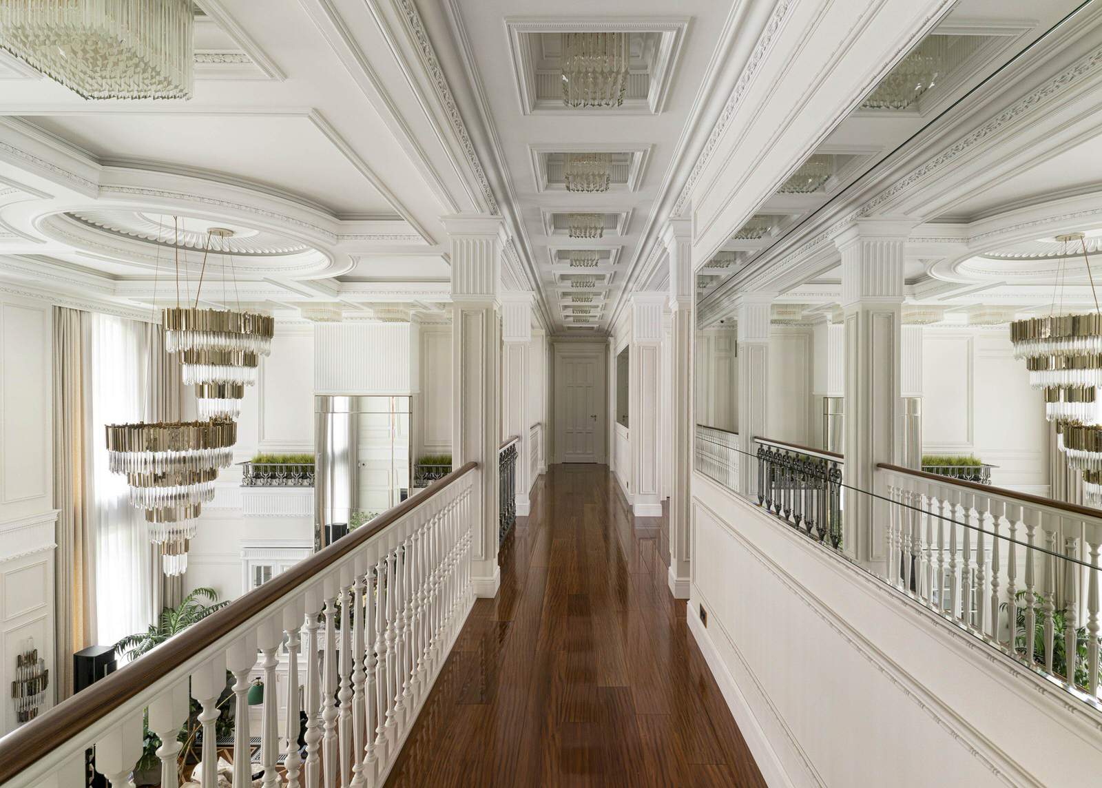 Лесничное ограждение в большом доме