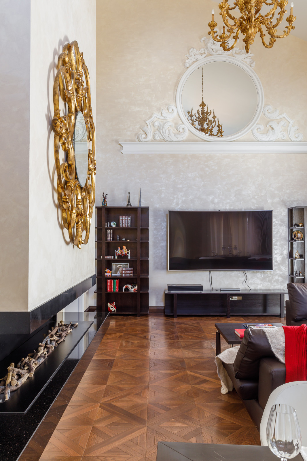 Дом с круглым окном