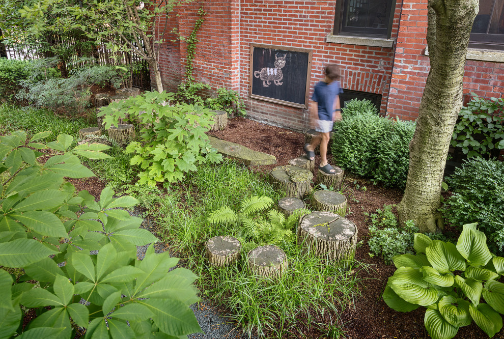 This is an example of a rustic landscaping in Chicago.