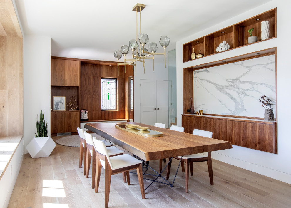 Inspiration for a mid-century modern dining room remodel in Vancouver