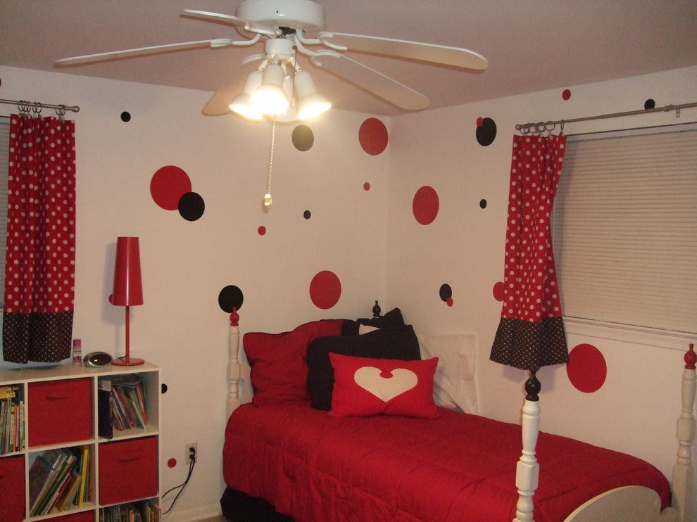 Mid-sized traditional kids' room in Detroit with white walls and carpet for girls.