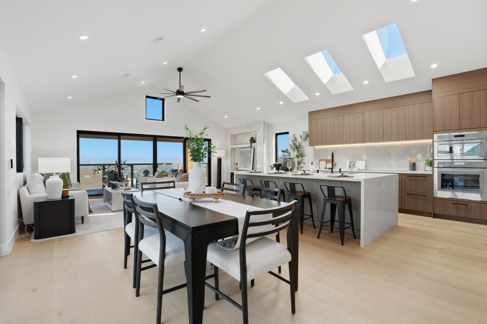Open-Plan Kitchen and Living Room with Skylights & Bay Views | Brisbane
