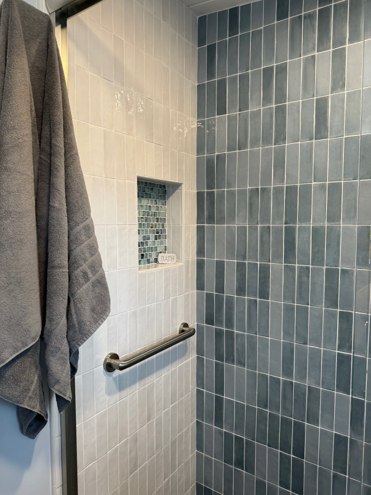 Stacked Tile Master Bathroom in El Cerrito