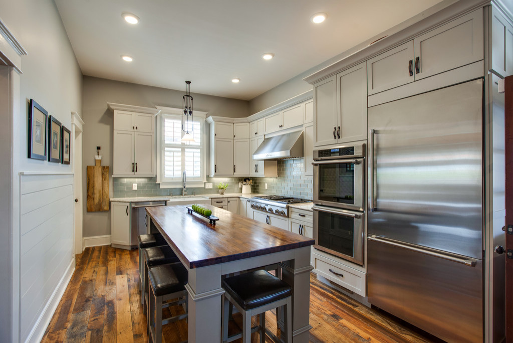 Inspiration for a craftsman kitchen remodel in Nashville