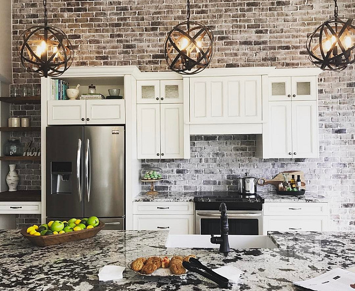 Kitchen - transitional kitchen idea in Ottawa
