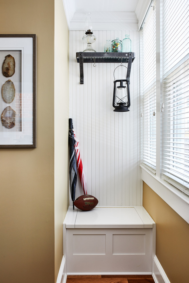 Example of a transitional home design design in DC Metro