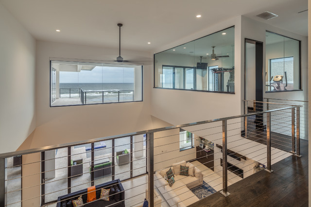 Custom Oceanfront Home modern-flur