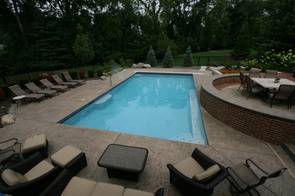 Inspiration for a transitional pool remodel in Cincinnati