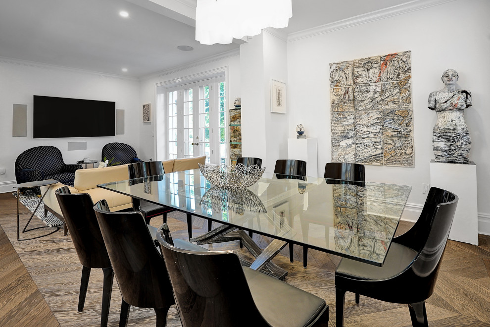 Casual Dining Area with Glass Table & Abstract Art – Historic Renovation in Prin
