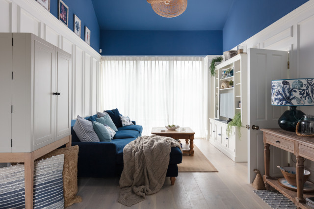 Drym House maritim-vardagsrum
