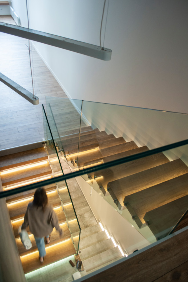 Лестница консольная с подсветкой