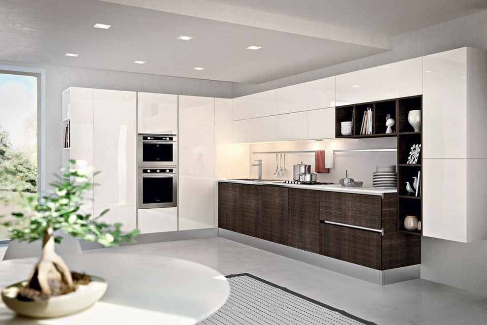 This is an example of a large modern kitchen in Los Angeles.