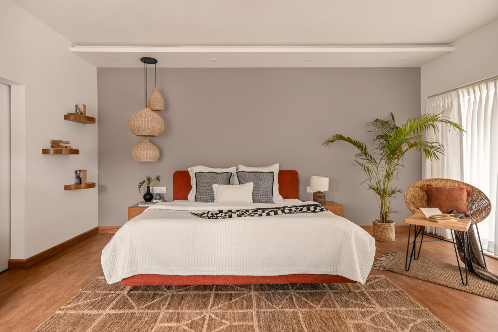 Photo of a contemporary bedroom in Delhi.
