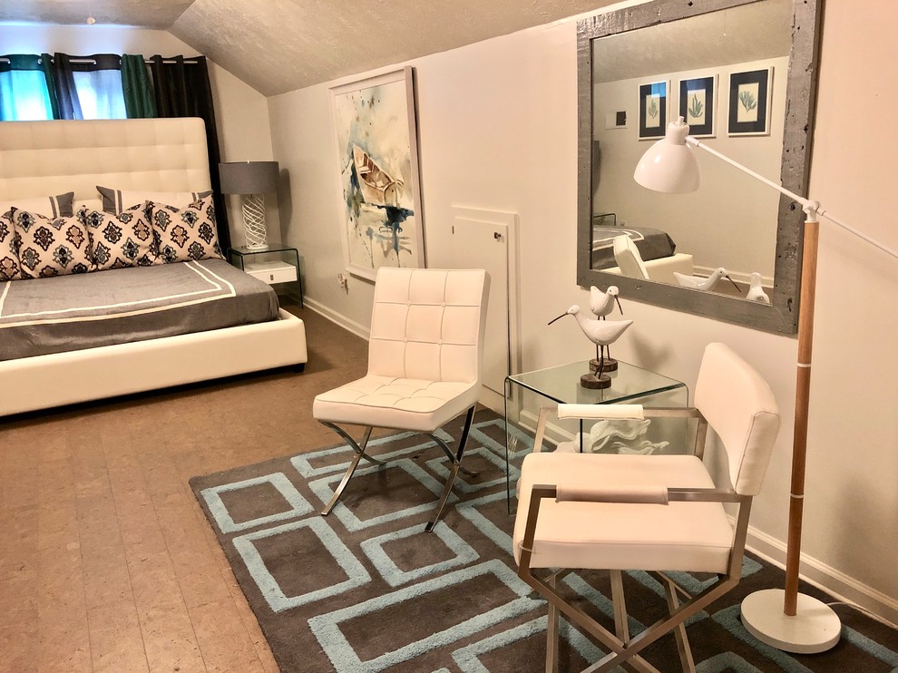 Example of a transitional home design design in Jackson