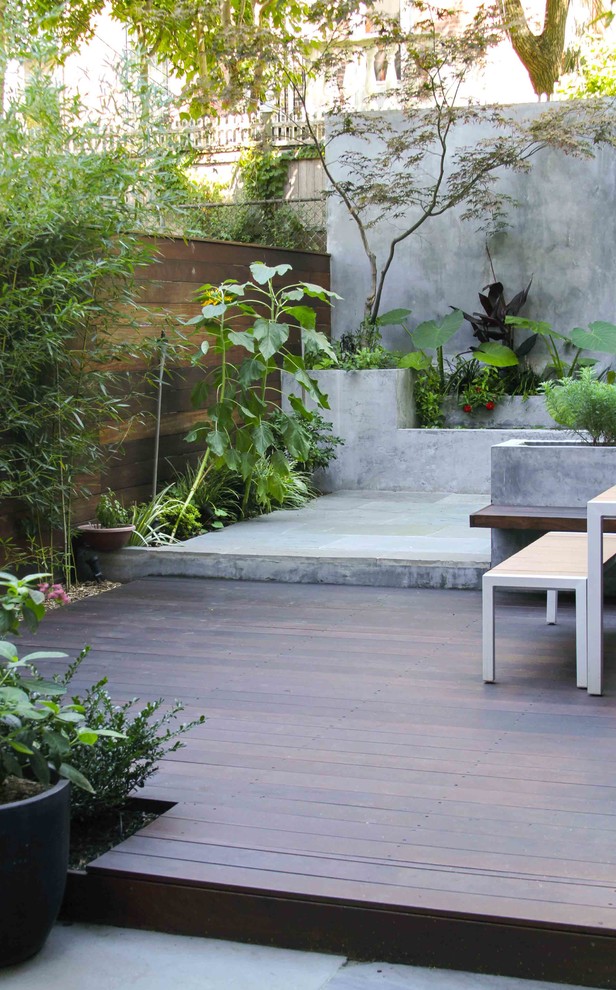 Mid-sized modern backyard patio in New York with a container garden, natural stone pavers and no cover.