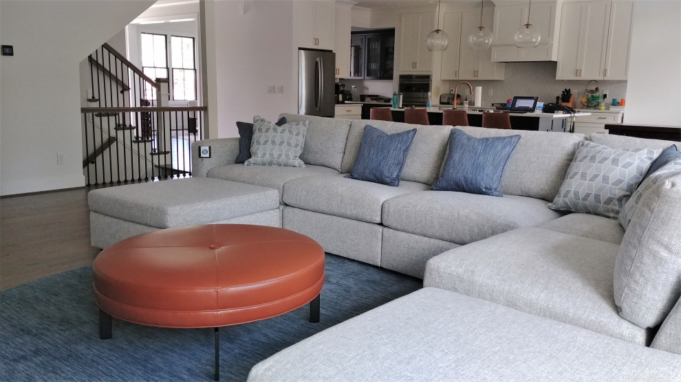 Example of a transitional home design design in Cincinnati