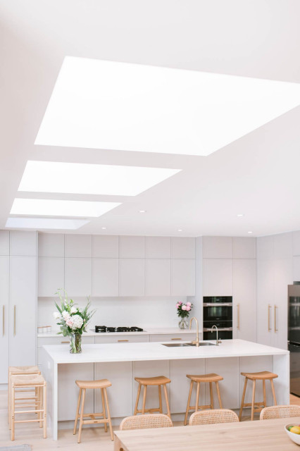 Sunlit Sanctuary moderne-koekken